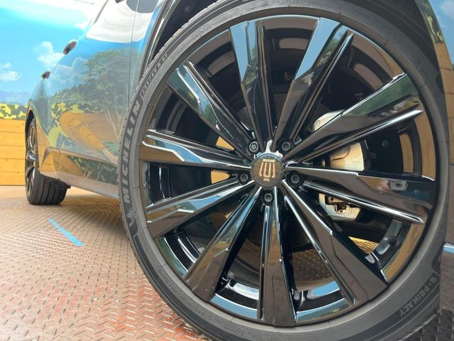 �y����21�C���`�A���~�z�C�[���z�O�ςɃ}�b�`���������A���~�z�C�[���𑕒����Ă���܂��B�e��ЊO�A���~�z�C�[����A�X�^�b�h���X�^�C�����戵�����Ă���܂��B���񂲑��k����������