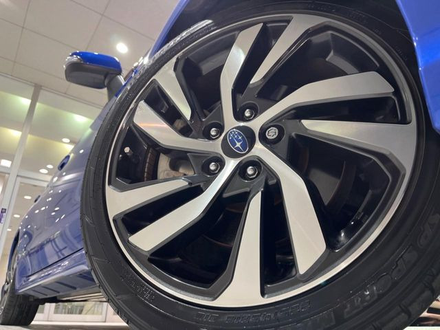 �y����18�C���`�A���~�z�C�[���z�O�ςɃ}�b�`���������A���~�z�C�[���𑕒����Ă���܂��B�e��ЊO�A���~�z�C�[����A�X�^�b�h���X�^�C�����戵�����Ă���܂��B���񂲑��k����������