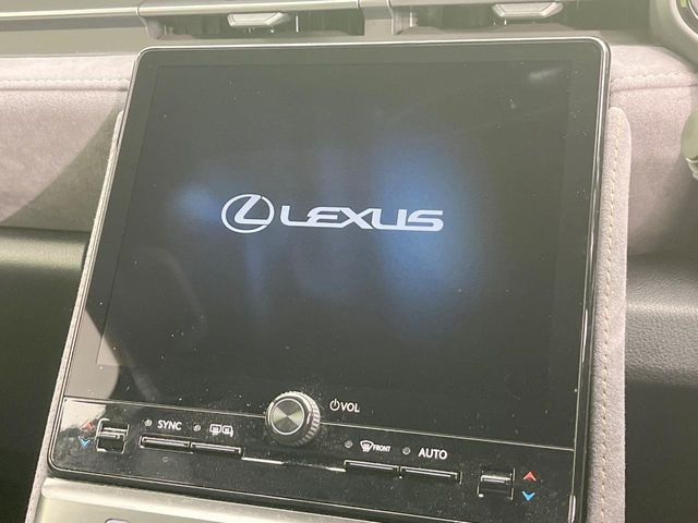 �y9.8�C���` �f�B�X�v���C�I�[�f�B�I�z���ʂ̃f�B�X�v���C��AppleCarPlay��AndroidAuto�����p�\�B�傫�ȉ�ʂŃX�}�z�i�r�A�v���������p���������܂���