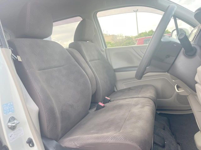 運転席シート廻りは使用感も少なく、良好な状態となっています。丁寧に使われていたことがよくわかりますね。