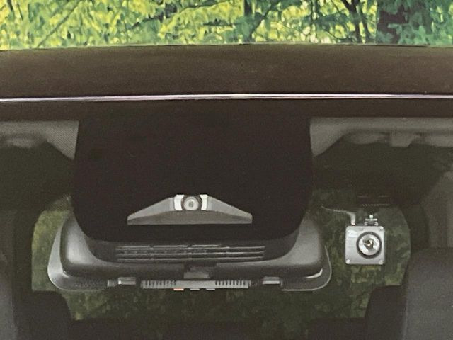 【トヨタセーフティセンス】走行中に前方の車両等を認識し、衝突しそうな時は警報とブレーキで衝突回避と被害軽減をアシスト。より安全にドライブをお楽しみいただけます。