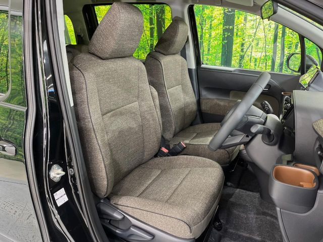 運転席シート廻りは使用感も少なく、良好な状態となっています。丁寧に使われていたことがよくわかりますね。