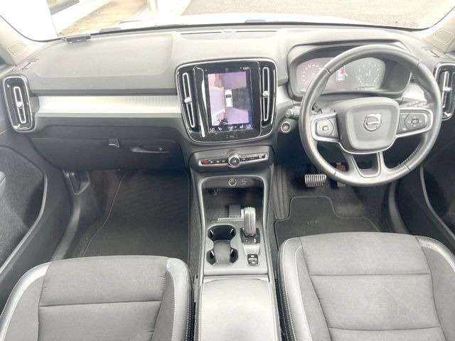 XC40T4 AWD モメンタム 4WD