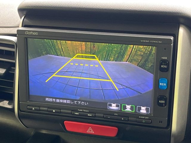 【バックカメラ】駐車時に後方がリアルタイム映像で確認できます。大型商業施設や立体駐車場での駐車時や、夜間のバック時に大活躍!運転スキルに関わらず、今や必須となった装備のひとつです!