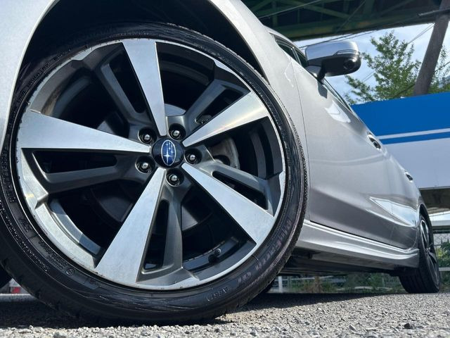 �y����18�C���`�A���~�z�C�[���z�O�ςɃ}�b�`���������A���~�z�C�[���𑕒����Ă���܂��B�e��ЊO�A���~�z�C�[����A�X�^�b�h���X�^�C�����戵�����Ă���܂��B���񂲑��k����������