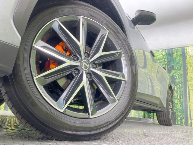 �y�����A���~�z�C�[���z�O�ςɃ}�b�`���������A���~�z�C�[���𑕒����Ă���܂��B�e��ЊO�A���~�z�C�[����A�X�^�b�h���X�^�C�����戵�����Ă���܂��B���񂲑��k����������
