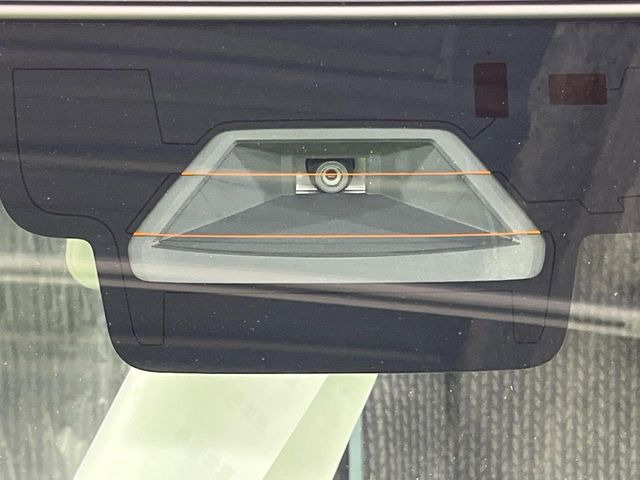 【スズキ セーフティサポート】走行中に前方の車両等を認識し、衝突しそうな時は警報とブレーキで衝突回避と被害軽減をアシスト。より安全にドライブをお楽しみいただけます。