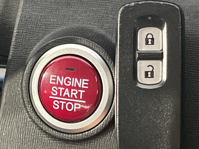 �yHonda�X�}�[�g�L�[�z�J�o����|�P�b�g�ɓ��ꂽ�܂܂ł��h�A�̎{���E�������\�ȃX�}�[�g�L�[�𑕔��B�G���W���̃I���E�I�t�����J�M�����o���K�v����������Ƃ��Ă��֗��ł���
