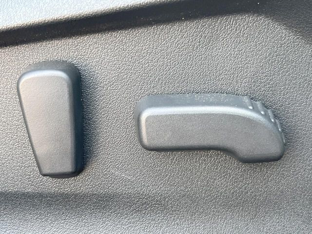 【パワーシート】スイッチ一つで簡単にシートの微調整が可能!電動だから力もいりません!快適なシートポジションにセットして、快適なドライブをお楽しみください。
