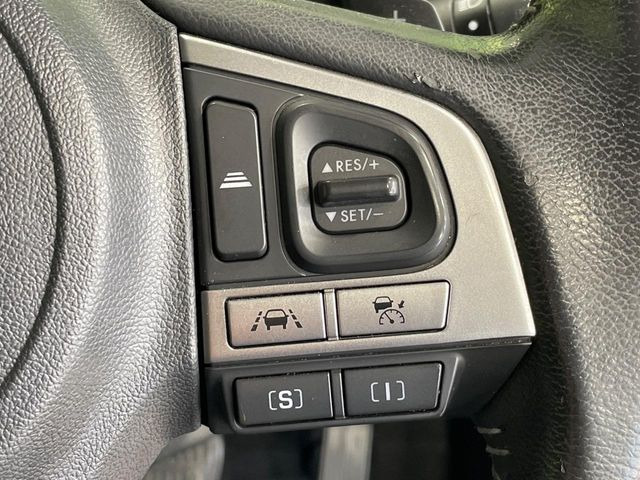 【全車速追従機能付クルーズコントロール】高速道路での長距離走行が楽に!!自動で速度を保つクルーズコントロールが、衝突軽減システムと連携し、前方の車両を感知して車間を保つように速度調節してくれます!!