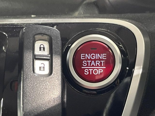 �yHonda�X�}�[�g�L�[�z�J�o����|�P�b�g�ɓ��ꂽ�܂܂ł��h�A�̎{���E�������\�ȃX�}�[�g�L�[�𑕔��B�G���W���̃I���E�I�t�����J�M�����o���K�v����������Ƃ��Ă��֗��ł���