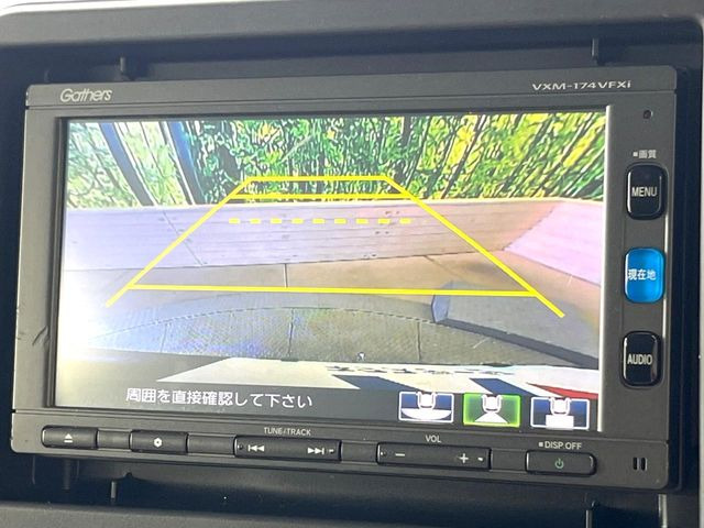 【バックカメラ】駐車時に後方がリアルタイム映像で確認できます。大型商業施設や立体駐車場での駐車時や、夜間のバック時に大活躍!運転スキルに関わらず、今や必須となった装備のひとつです!