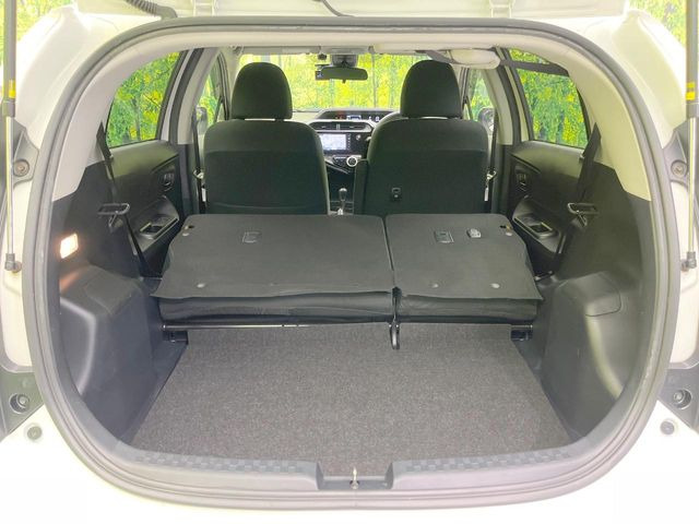 普段のお買い物や通勤、送迎等に十分な荷室スペースを確保しております。セカンドシートを倒すと、大きな荷物の積載も可能です♪