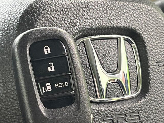 �yHonda�X�}�[�g�L�[�z�J�o����|�P�b�g�ɓ��ꂽ�܂܂ł��h�A�̎{���E�������\�ȃX�}�[�g�L�[�𑕔��B�G���W���̃I���E�I�t�����J�M�����o���K�v����������Ƃ��Ă��֗��ł���