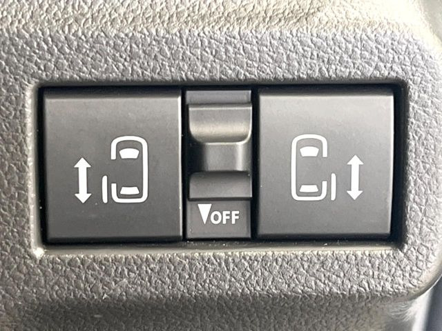 【両側パワースライドドア】スマートキーや運転席のスイッチで後席両側スライドドアの開閉が可能♪電動だから力を入れてドアを開ける必要が無く、小さなお子様でも簡単に開け閉めでき快適です♪