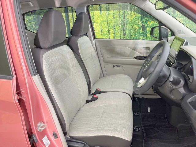 運転席シート廻りは使用感も少なく、良好な状態となっています。丁寧に使われていたことがよくわかりますね。