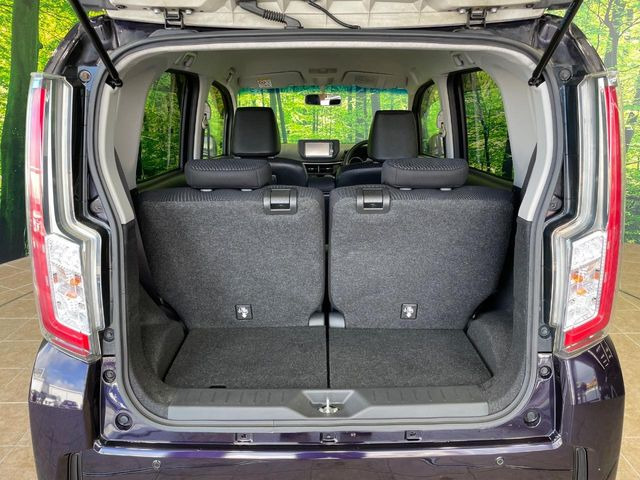 普段のお買い物や通勤、送迎等に十分な荷室スペースを確保しております。セカンドシートを倒すと、大きな荷物の積載も可能です♪