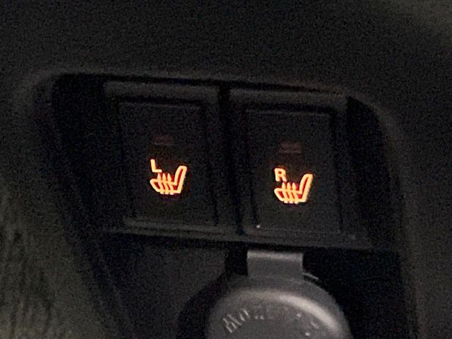 【シートヒーター】寒い日に重宝するシートヒーター!エアコンより早く温まってくれるので寒がりの人も安心ですね♪エアコンの温風は乾燥するから苦手、という方にもをおすすめです。