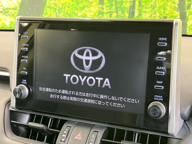 【ディスプレイオーディオ】お手持ちのスマートフォンとの連携で、ナビや音楽再生など各種アプリを使用可能。スマホに近い感覚でお使いいただけます♪