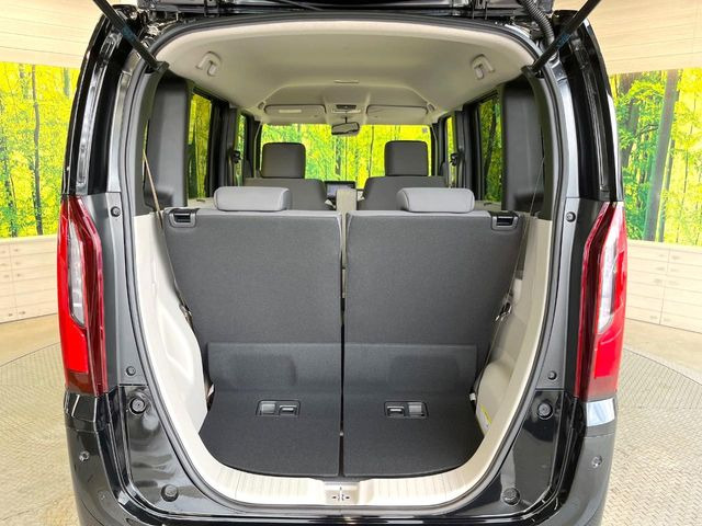 普段のお買い物や通勤、送迎等に十分な荷室スペースを確保しております。セカンドシートを倒すと、大きな荷物の積載も可能です♪