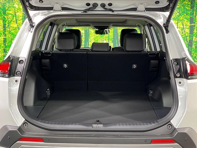 普段のお買い物や通勤、送迎等に十分な荷室スペースを確保しております。セカンドシートを倒すと、大きな荷物の積載も可能です♪