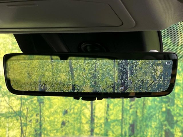 【デジタルインナーミラー】後席の大きな荷物や同乗者で後方が確認しづらい時でも安心!カメラが撮影した車両後方の映像をルームミラー内に表示。クリアな視界で状況の確認が可能です!