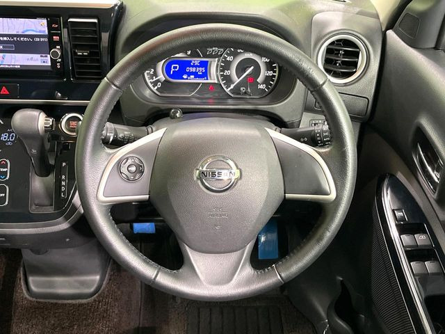 【ステアリングスイッチ】運転中、前方から目線をそらすことなく、オーディオ等の操作が可能な便利機能!安心&快適なドライブを演出してくれます♪