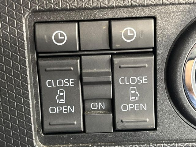 【両側パワースライドドア】スマートキーや運転席のスイッチで後席両側スライドドアの開閉が可能♪電動だから力を入れてドアを開ける必要が無く、小さなお子様でも簡単に開け閉めでき快適です♪