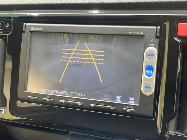 【バックカメラ】駐車時に後方がリアルタイム映像で確認できます。大型商業施設や立体駐車場での駐車時や、夜間のバック時に大活躍!運転スキルに関わらず、今や必須となった装備のひとつです!