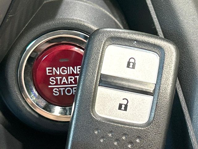 �yHonda�X�}�[�g�L�[�z�J�o����|�P�b�g�ɓ��ꂽ�܂܂ł��h�A�̎{���E�������\�ȃX�}�[�g�L�[�𑕔��B�G���W���̃I���E�I�t�����J�M�����o���K�v����������Ƃ��Ă��֗��ł���