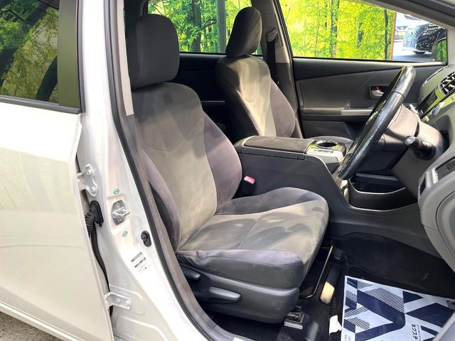 運転席シート廻りは使用感も少なく、良好な状態となっています。丁寧に使われていたことがよくわかりますね。