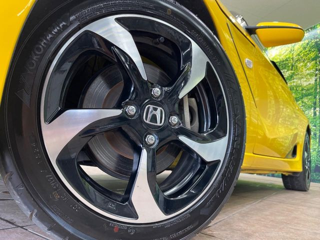 �y����17�C���`�A���~�z�C�[���z�O�ςɃ}�b�`���������A���~�z�C�[���𑕒����Ă���܂��B�e��ЊO�A���~�z�C�[����A�X�^�b�h���X�^�C�����戵�����Ă���܂��B���񂲑��k����������