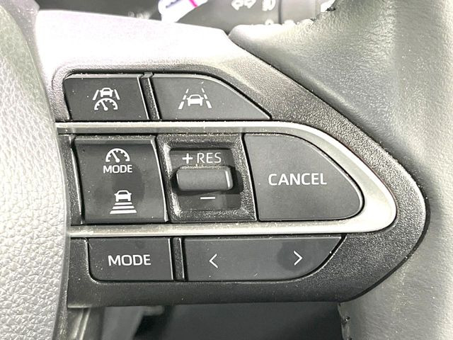 【レーダークルーズコントロール】高速道路での長距離走行が楽に!!自動で速度を保つクルーズコントロールが、衝突軽減システムと連携し、前方の車両を感知して車間を保つように速度調節してくれます!!