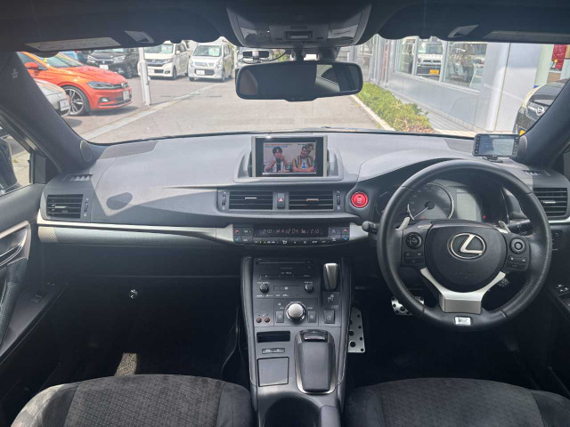 CT200h Fスポーツ