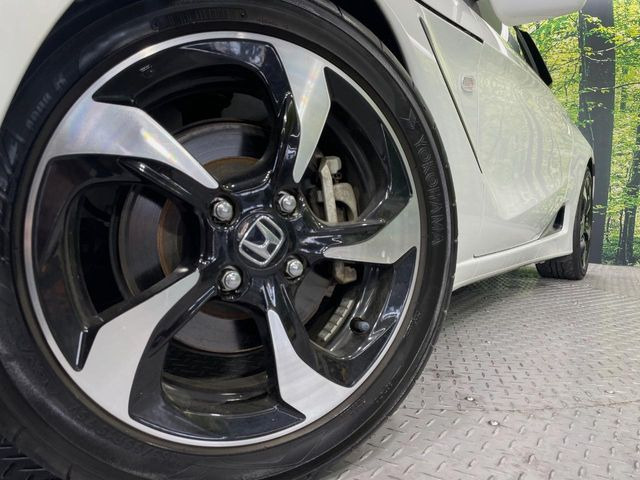 �y����16�C���`�A���~�z�C�[���z�O�ςɃ}�b�`���������A���~�z�C�[���𑕒����Ă���܂��B�e��ЊO�A���~�z�C�[����A�X�^�b�h���X�^�C�����戵�����Ă���܂��B���񂲑��k����������