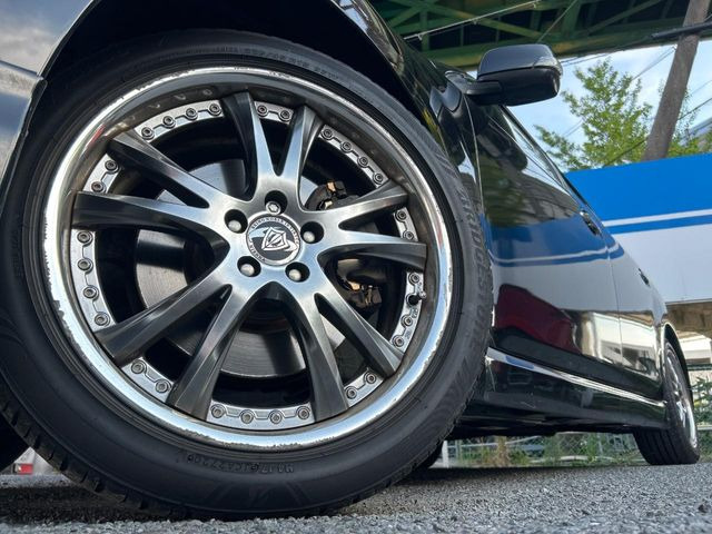 �y18�C���`�A���~�z�C�[���z�O�ςɃ}�b�`�����A���~�z�C�[���𑕒����Ă���܂��B�e��A���~�z�C�[����A�X�^�b�h���X�^�C�����戵�����Ă���܂��B���񂲑��k����������