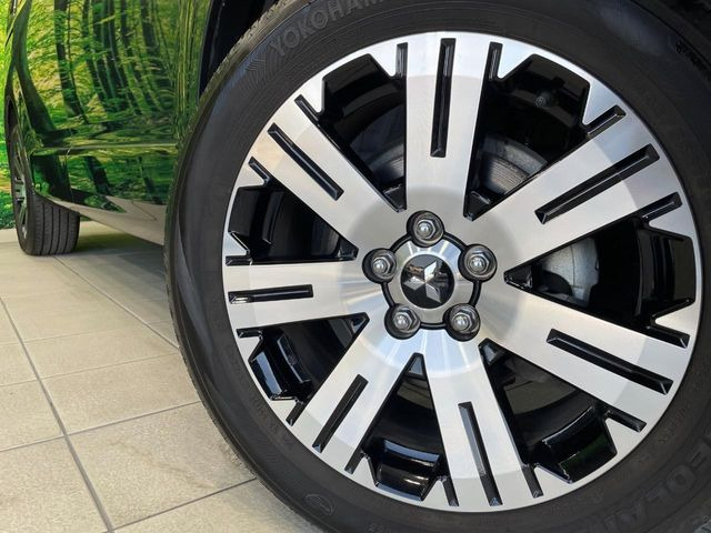 �y����18�C���`�A���~�z�C�[���z�O�ςɃ}�b�`���������A���~�z�C�[���𑕒����Ă���܂��B�e��ЊO�A���~�z�C�[����A�X�^�b�h���X�^�C�����戵�����Ă���܂��B���񂲑��k����������