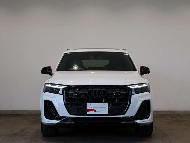 Q755 TFSI クワトロ Sライン 4WD