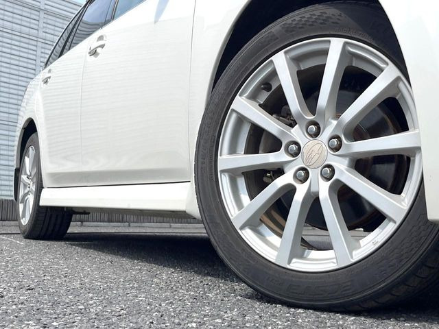 �y�����A���~�z�C�[���z�O�ςɃ}�b�`���������A���~�z�C�[���𑕒����Ă���܂��B�e��ЊO�A���~�z�C�[����A�X�^�b�h���X�^�C�����戵�����Ă���܂��B���񂲑��k����������