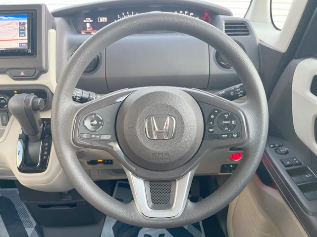 【ステアリングスイッチ】運転中、前方から目線をそらすことなく、オーディオ等の操作が可能な便利機能!安心&快適なドライブを演出してくれます♪