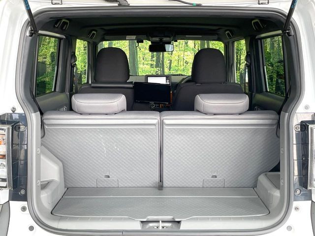 普段のお買い物や通勤、送迎等に十分な荷室スペースを確保しております。セカンドシートを倒すと、大きな荷物の積載も可能です♪