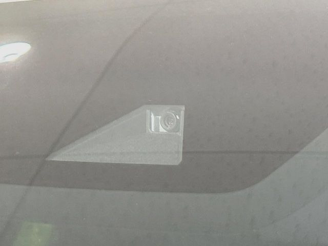 【トヨタセーフティセンス】走行中に前方の車両等を認識し、衝突しそうな時は警報とブレーキで衝突回避と被害軽減をアシスト。より安全にドライブをお楽しみいただけます。