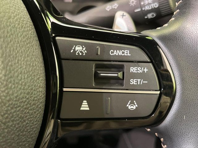 【アダプティブクルーズコントロール】高速道路での長距離走行が楽に!!自動で速度を保つクルーズコントロールが、衝突軽減システムと連携し、前方の車両を感知して車間を保つように速度調節してくれます!!