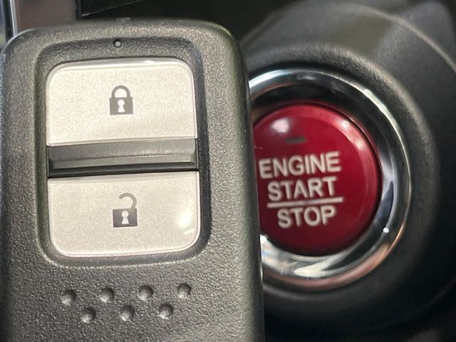 �yHonda�X�}�[�g�L�[�z�J�o����|�P�b�g�ɓ��ꂽ�܂܂ł��h�A�̎{���E�������\�ȃX�}�[�g�L�[�𑕔��B�G���W���̃I���E�I�t�����J�M�����o���K�v����������Ƃ��Ă��֗��ł���
