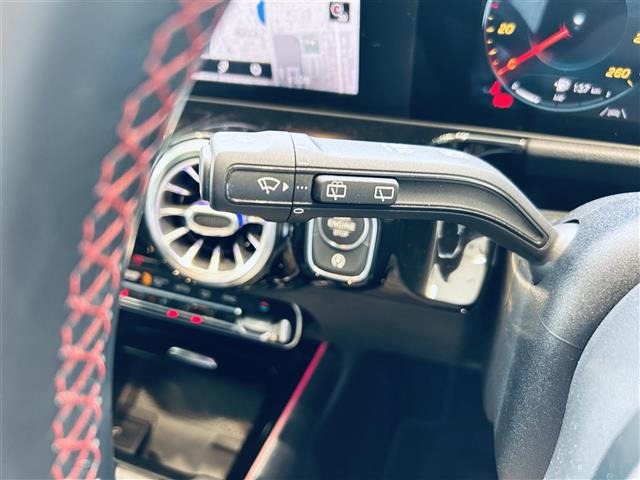 GLAクラスGLA200d 4マチック AMGライン 4WD