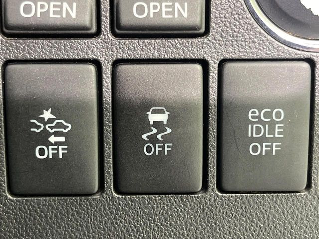 【スマートアシスト】走行中に前方の車両等を認識し、衝突しそうな時は警報とブレーキで衝突回避と被害軽減をアシスト。より安全にドライブをお楽しみいただけます。