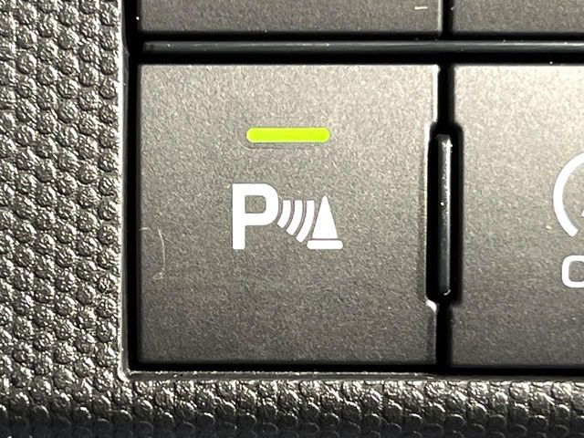 【クリアランスソナー】バンパーに付いたセンサーが障害物を検知!一定の距離に近づくとアラートで教えてくれます♪狭い駐車スペースや車庫入れ時も安心ですね☆