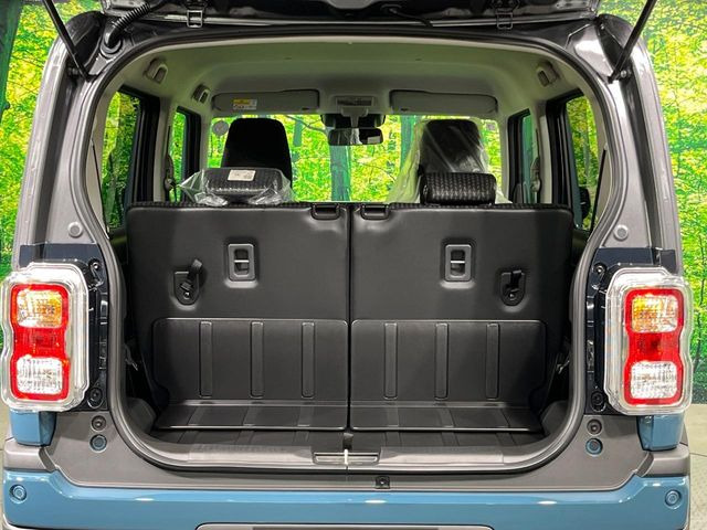 普段のお買い物や通勤、送迎等に十分な荷室スペースを確保しております。セカンドシートを倒すと、大きな荷物の積載も可能です♪
