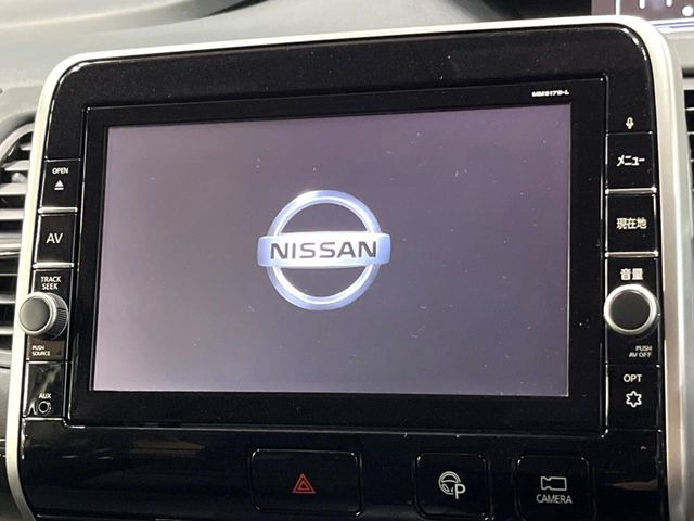 【純正9インチナビ】人気の純正ナビを装備しております。ナビの使いやすさはもちろん、オーディオ機能も充実!キャンプや旅行はもちろん、通勤や買い物など普段のドライブも楽しくなるはず♪