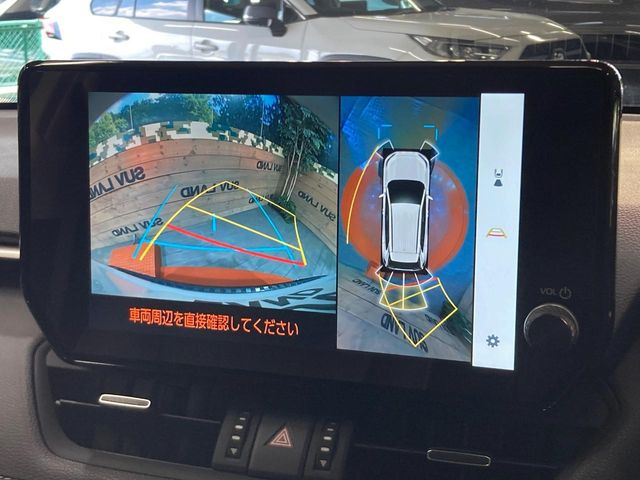 【パノラミックビューモニター】専用のカメラにより、上から見下ろしたような視点で360度クルマの周囲を確認することができます☆死角部分も確認しやすく、狭い場所での切り返しや駐車もスムーズに行えます。